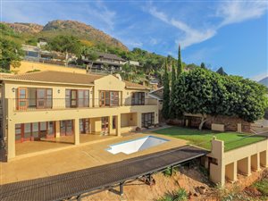 5 Bed House in Kosmos