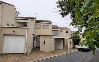 3 Bedroom Townhouse in Stellenberg