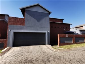 3 Bed Duplex in Amorosa