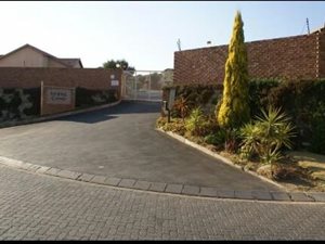2 Bedroom Townhouse in Kyalami Hills