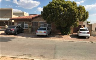 5 Bedroom House in Nirvana