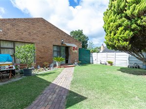 6 Bed House in Fauna Park