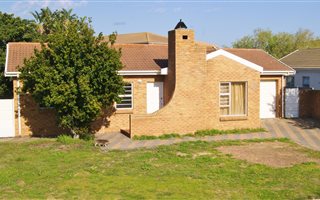 3 Bedroom House in Parklands
