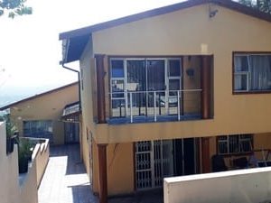 6 Bed House in Northdene