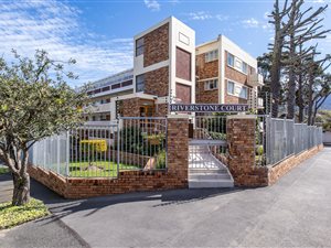 2 Bed Apartment in Wynberg Upper