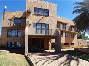 6 Bedroom House in Warrenton