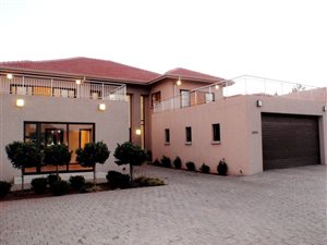 5 Bedroom House in Miravaal