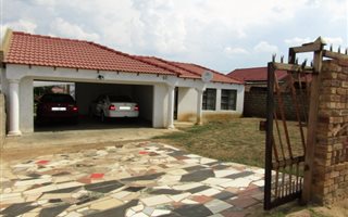 4 Bedroom House in Lotus Gardens