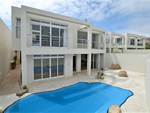 4 Bed House in Bloubergstrand