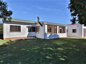 4 Bed House in Fisherhaven