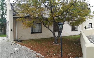 3 Bedroom Simplex in Somerset West Central