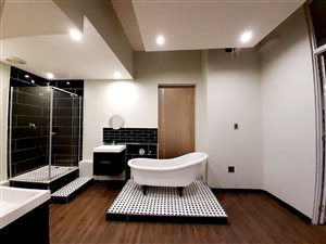 2 Bed Apartment in Newtown