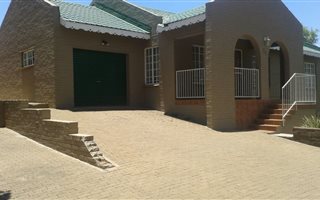 3 Bedroom Townhouse in Kuruman
