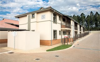3 Bedroom Flat in Mooikloof Equestrian Estate