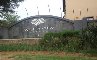 2 Bedroom Townhouse in Valleyview Estate