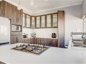 6 Bed House in Westridge