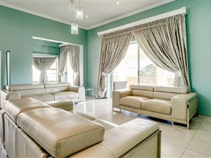 6 Bed House in Westridge