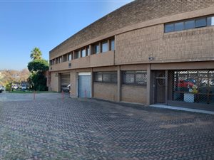 1300 m² Industrial space in Strydompark