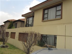 3 Bed Townhouse in Vanderbijlpark SW5