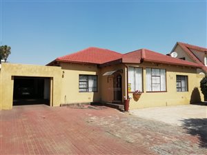 3 Bed House in Rewlatch