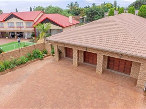 4 Bed House in Edenglen