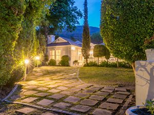 5 Bed House in Zwaanswyk
