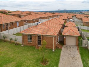 3 Bed House in Thatch Hill Estate