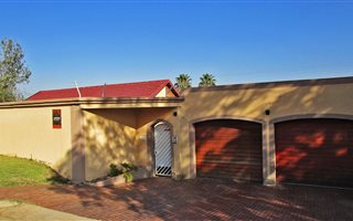 4 Bedroom House in Dewetshof