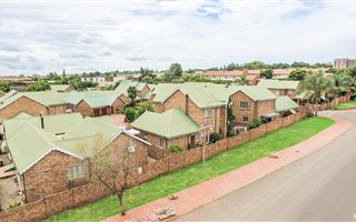 3 Bedroom House in Die Hoewes