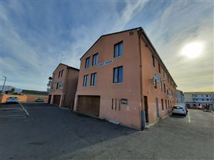 2 Bed Apartment in Grassy Park