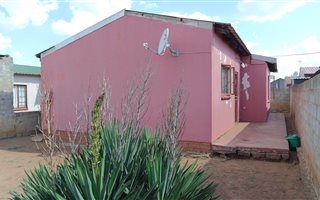 3 Bedroom House in Lakeside