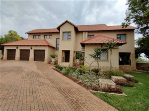 4 Bed House in Pebble Rock