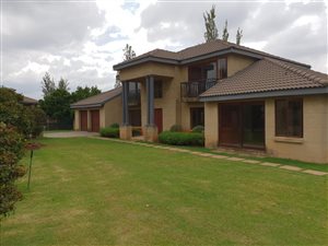 5 Bed House in Shere