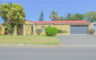 4 Bedroom House in Plattekloof Glen