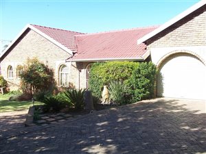 4 Bed House in Constantia Park