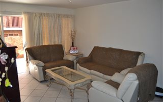 2 Bedroom Townhouse in Magalieskruin