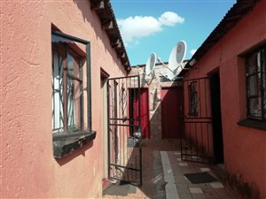 2 Bed House in Tembisa