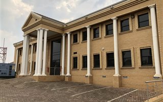 351 m² Commercial space in Highveld