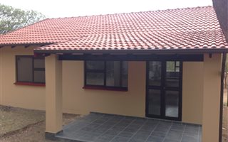 2 Bedroom Garden Cottage in President Park