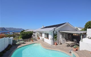 5 Bedroom House in Simons Town
