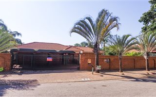 6 Bedroom House in Montana Park
