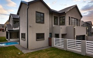 4 Bedroom House in Waterfall Estate