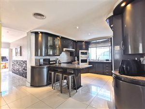 6 Bed House in Salt River