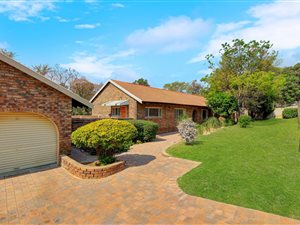 4 Bed House in Bryanston West
