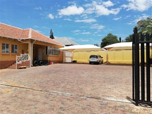 Commercial space in Highlands North