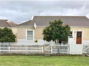 2 Bed House in Gordons Bay Central