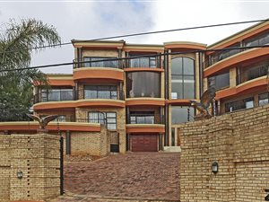 5 Bed House in Florida Park