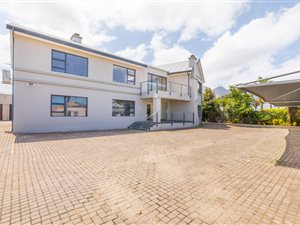 360 m² Office Space in Camphers Drift