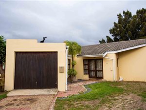 1 Bed House in Fairview Golf Estate