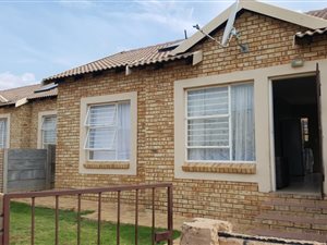 2 Bed Townhouse in Olievenhoutbosch